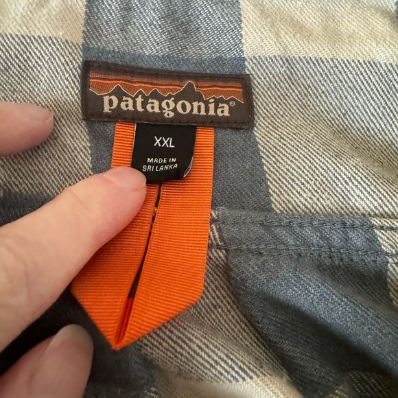 Patagonia Blue and White Checkered Men's Shirt - Picture 2 of 3